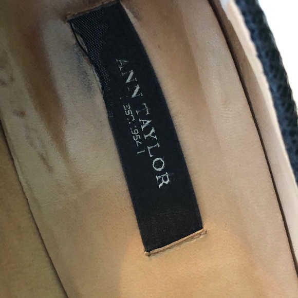 Classic Ann Taylor black pumps. - Picture 2 of 8
